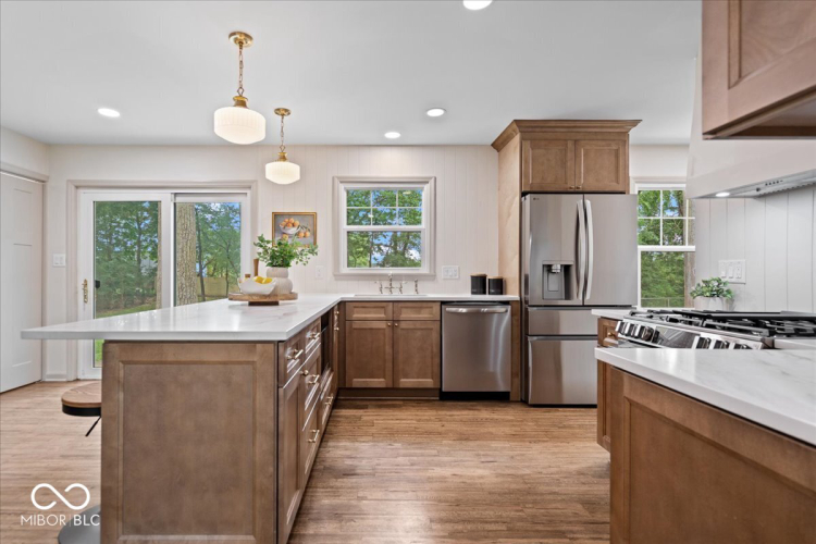 Listing Image 12