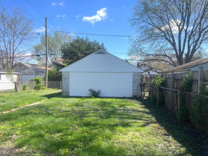 Listing Image 4
