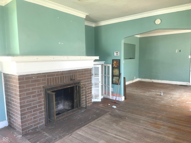 Listing Image 6