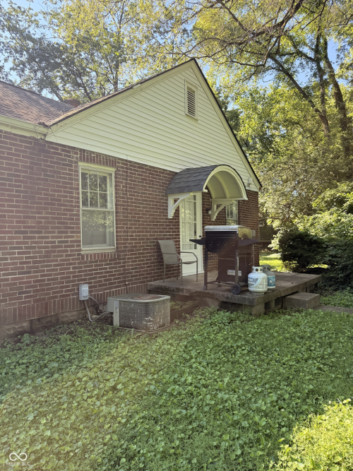 Listing Image 4