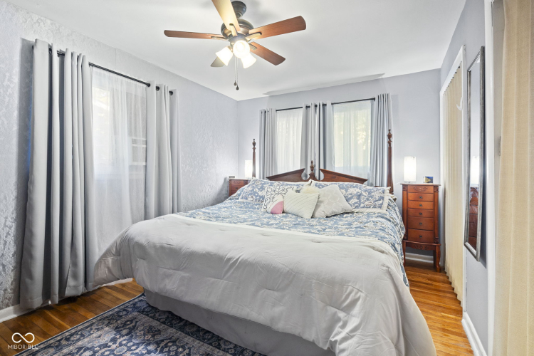 Listing Image 10