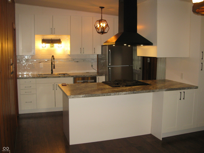 Listing Image 8