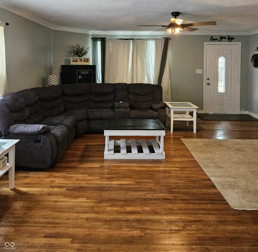 Listing Image 4