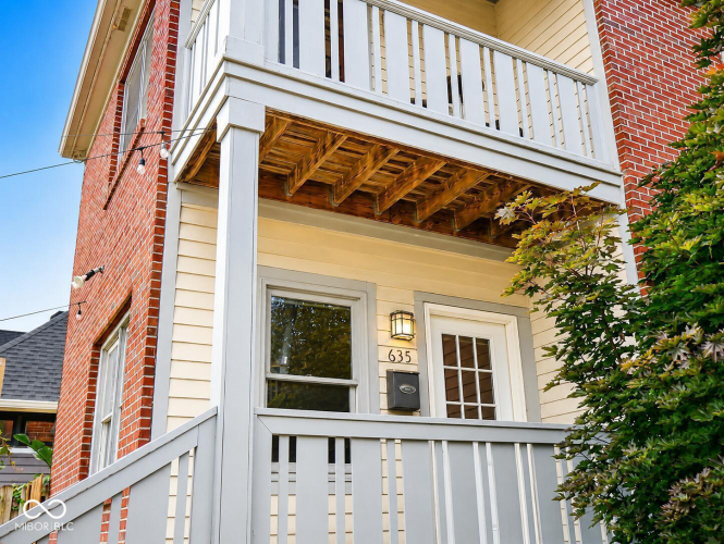 Listing Image 4