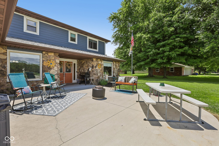 Listing Image 4