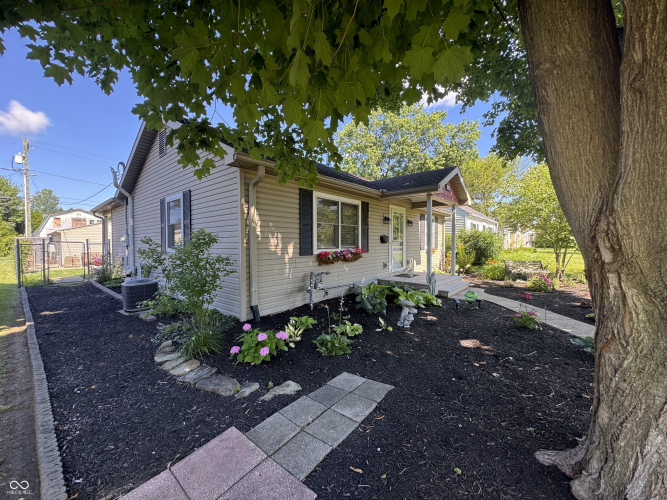 Listing Image 5