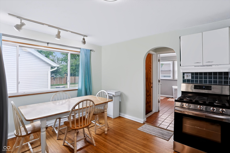 Listing Image 7
