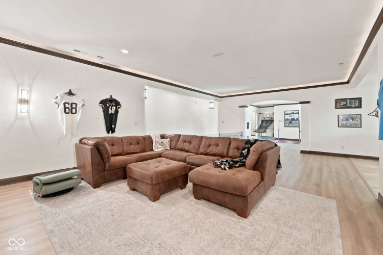 Listing Image 64