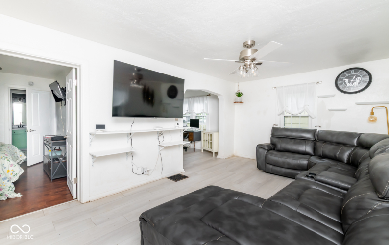 Listing Image 20