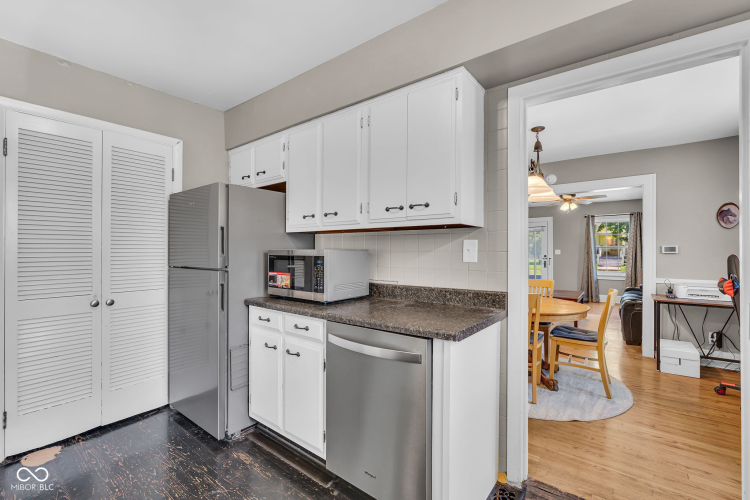 Listing Image 14