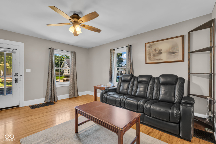 Listing Image 5