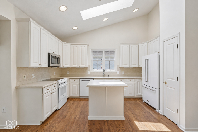 Listing Image 19