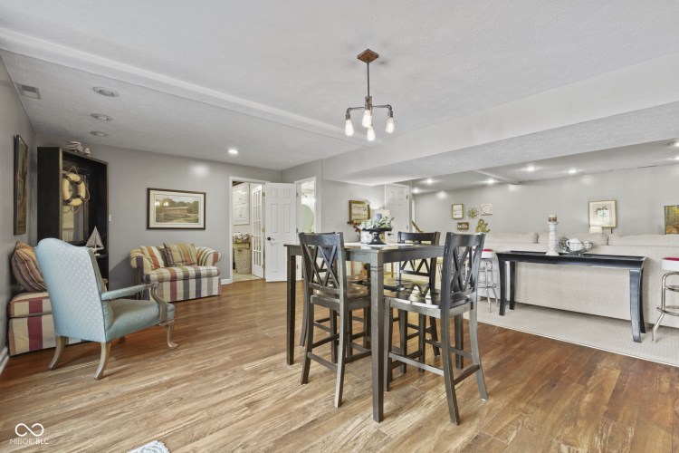Listing Image 54