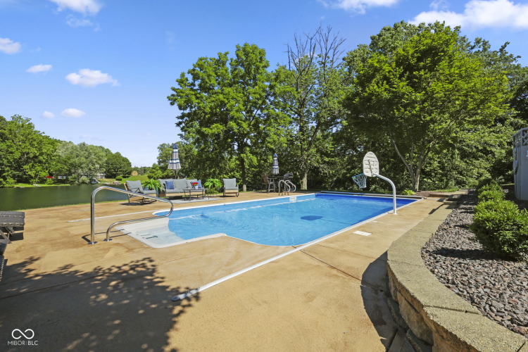Listing Image 64