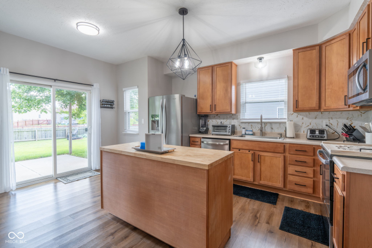 Listing Image 10