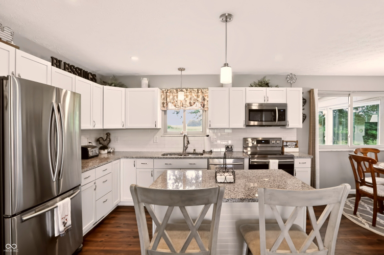 Listing Image 10