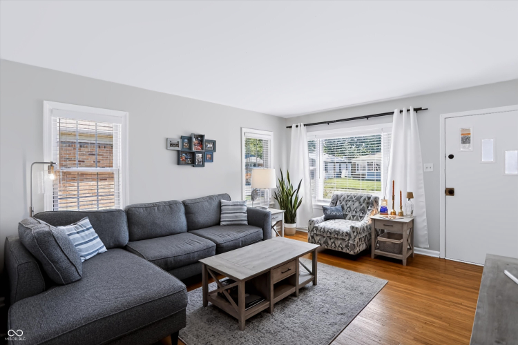 Listing Image 11