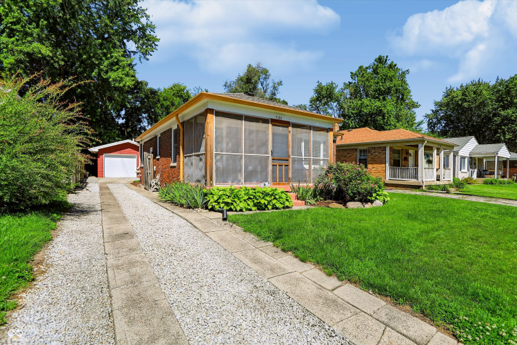 Listing Image 4