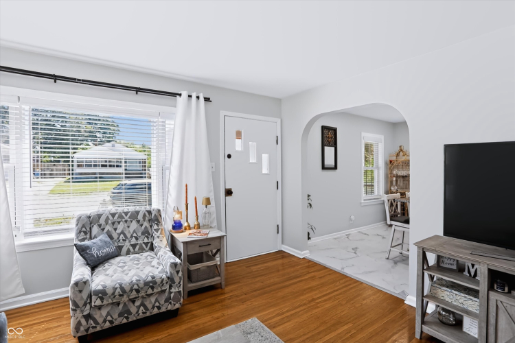 Listing Image 9