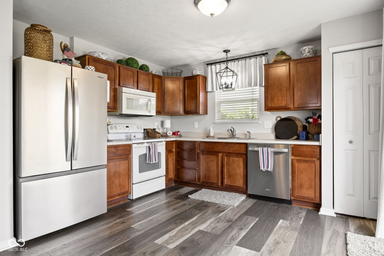 Listing Image 15