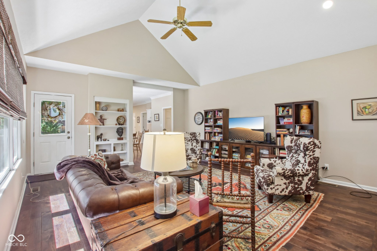 Listing Image 12