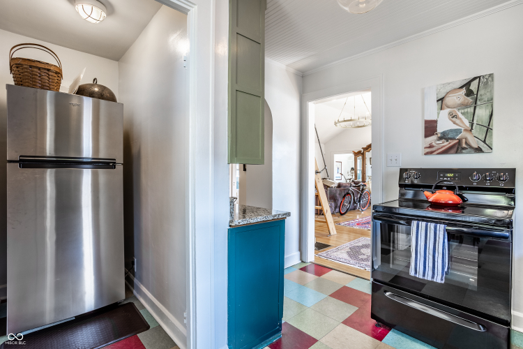Listing Image 9