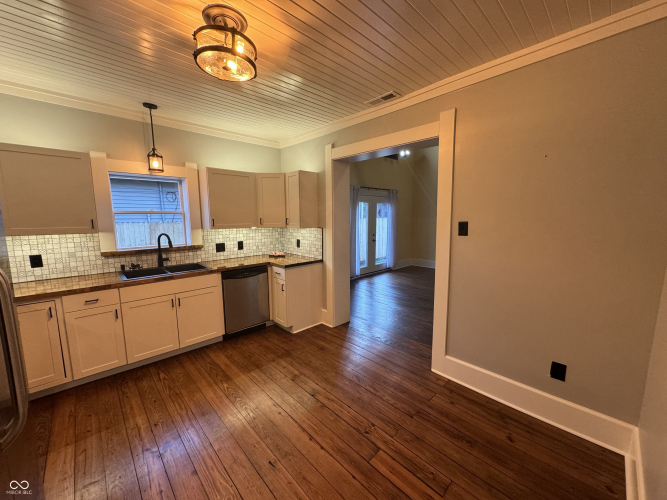 Listing Image 17