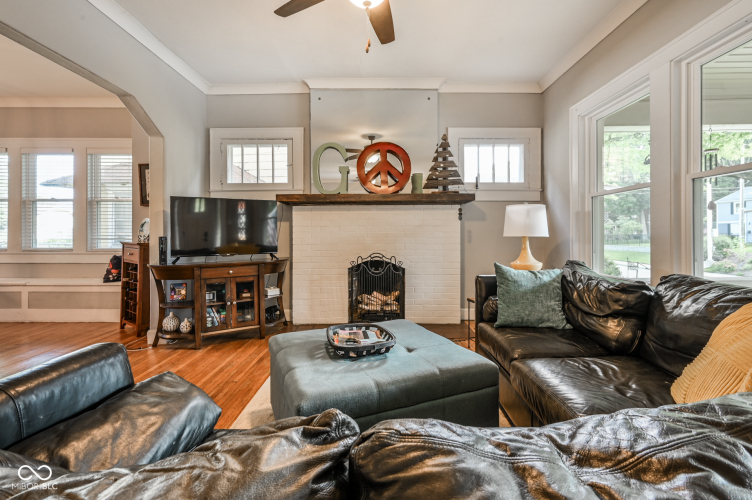 Listing Image 10