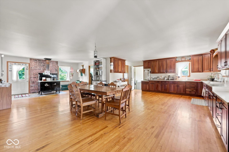 Listing Image 16