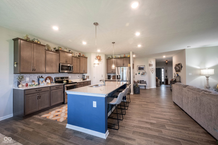 Listing Image 9