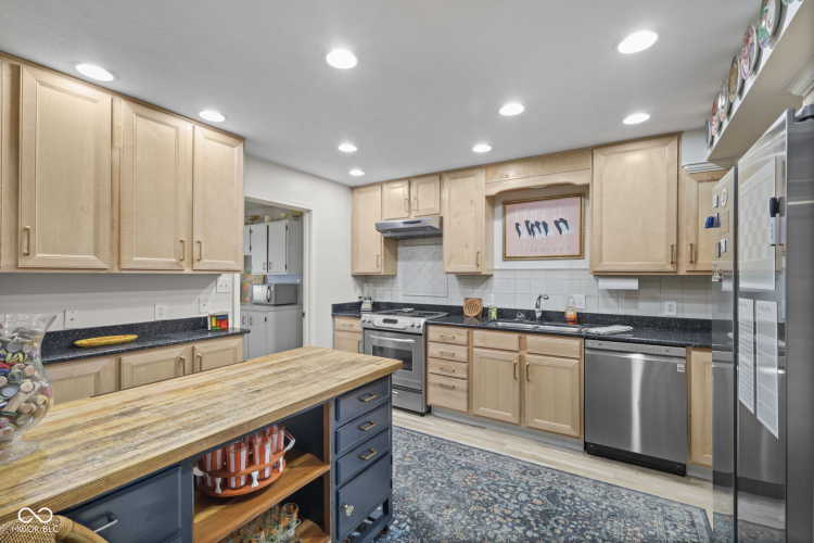 Listing Image 9