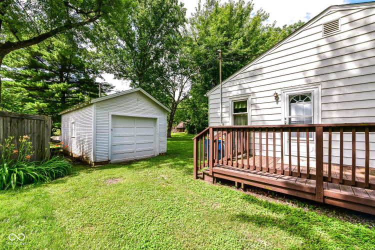 Listing Image 4