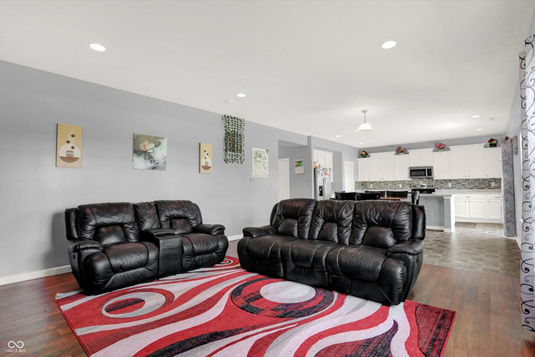 Listing Image 19