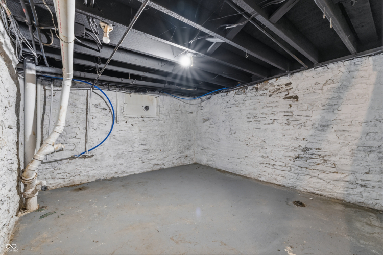 Listing Image 36