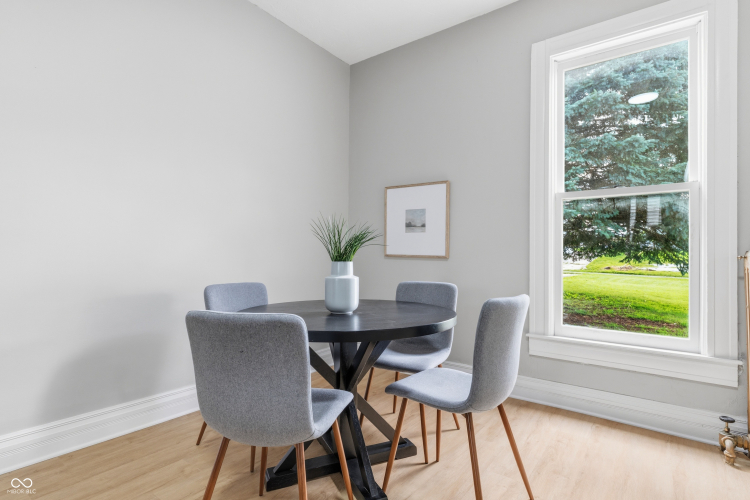 Listing Image 10