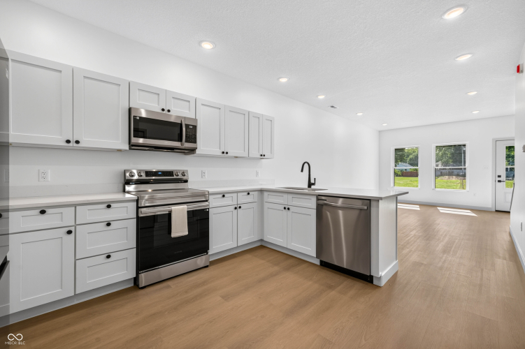 Listing Image 18