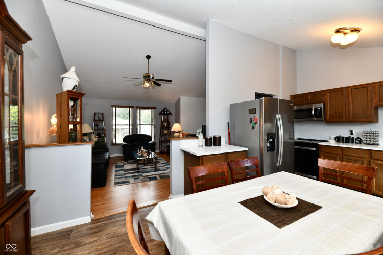 Listing Image 10