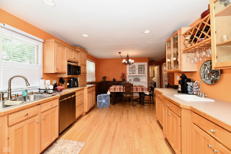 Listing Image 15