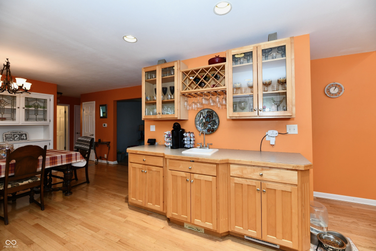 Listing Image 16