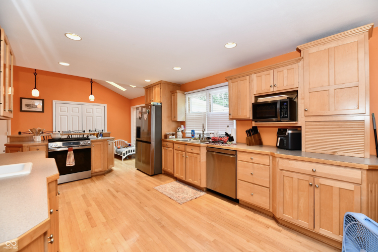 Listing Image 19