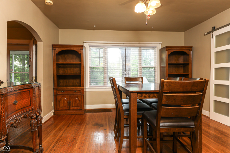 Listing Image 9