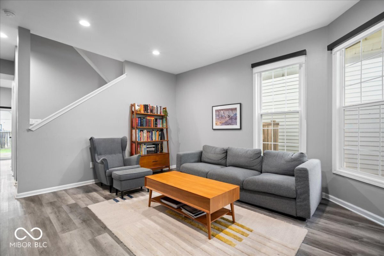 Listing Image 6