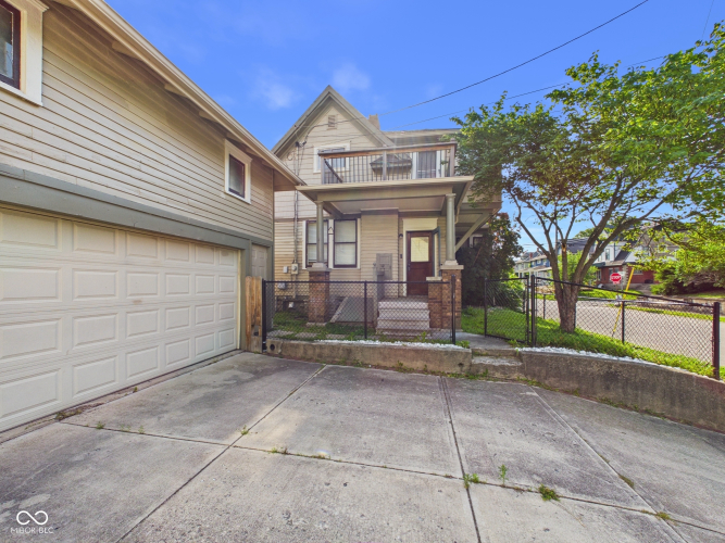 Listing Image 4
