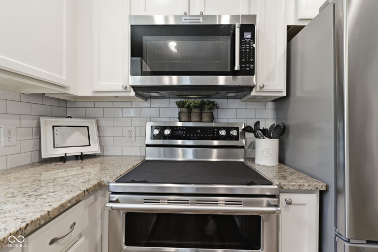 Listing Image 18