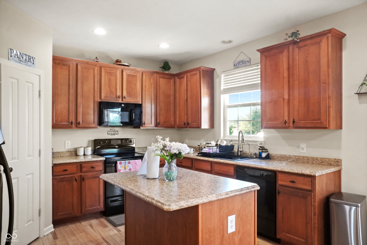 Listing Image 12