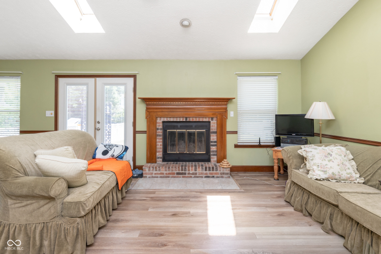 Listing Image 5