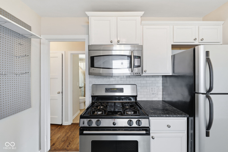 Listing Image 12