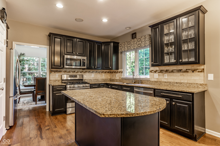 Listing Image 9