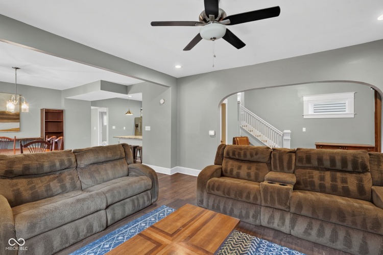 Listing Image 11