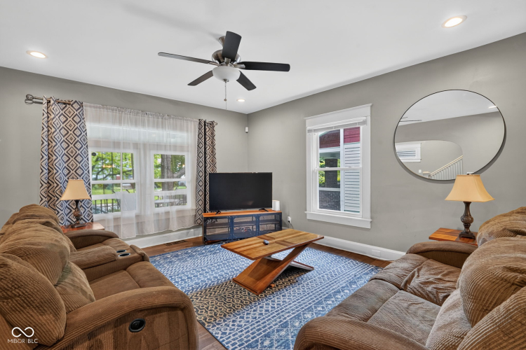 Listing Image 10
